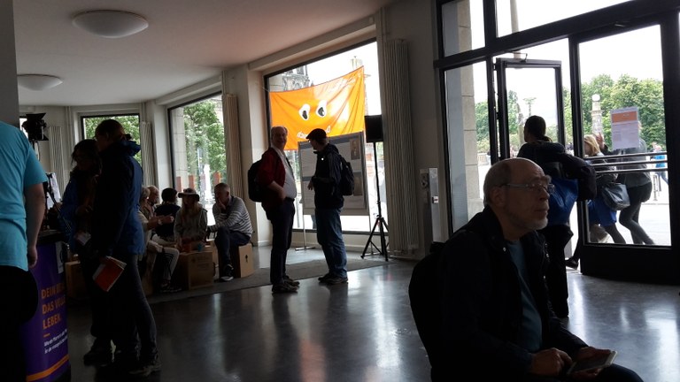 Offenes Café im Foyer der Fakultät