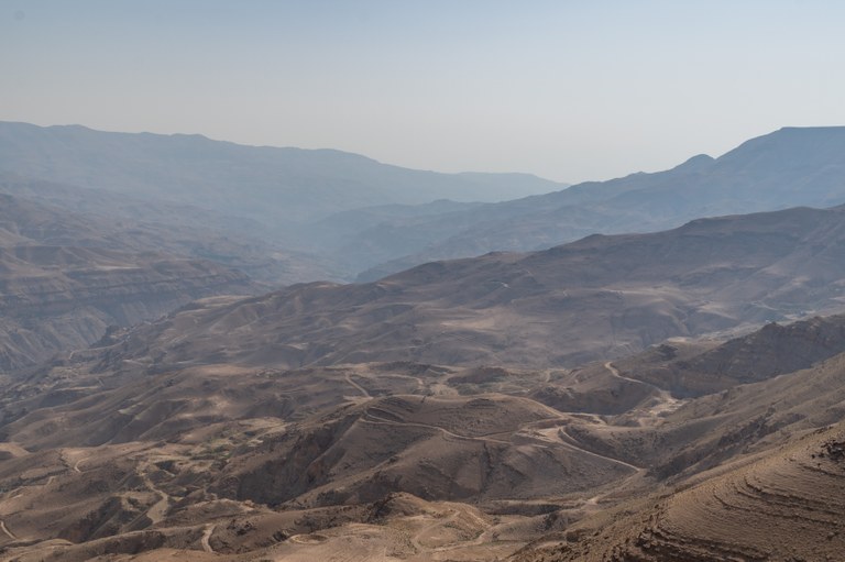 Blick über die Landschaft Jordaniens.jpg
