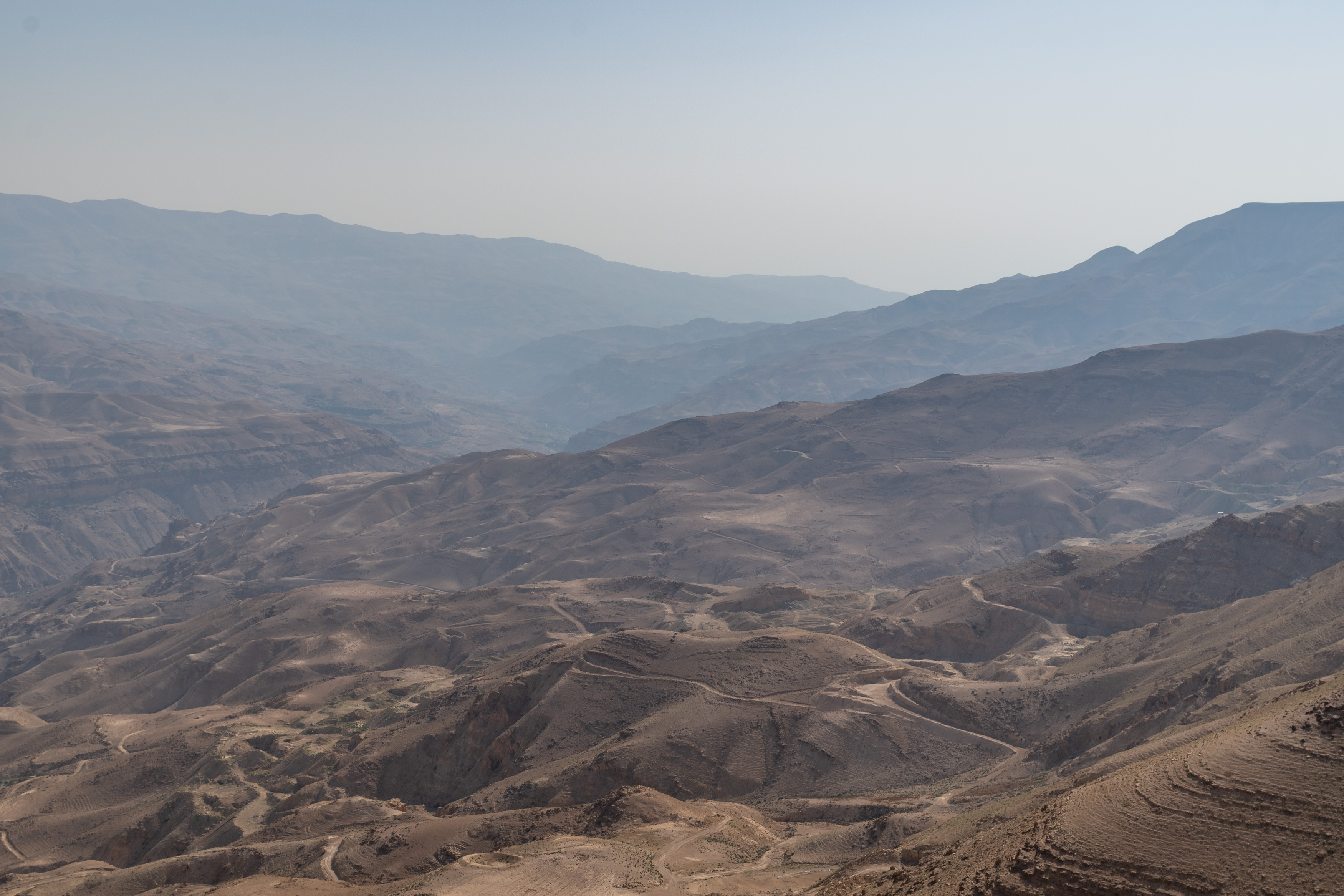Blick über die Landschaft Jordaniens.jpg